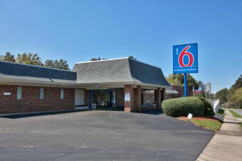 Фотография гостиницы Motel 6-Tallahassee, FL - Downtown