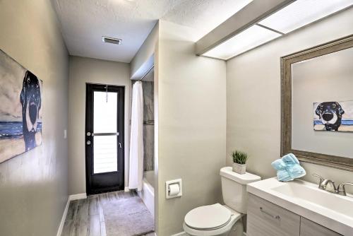 Фотографии гостевого дома
Modern Cape Coral Home with Pool, Dock and Gulf Access