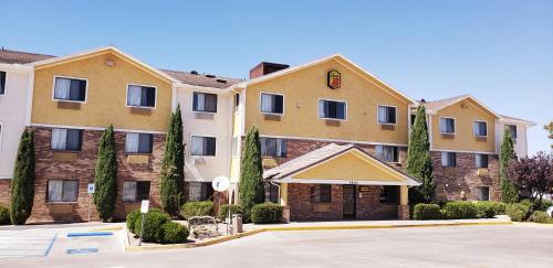 Фотография гостиницы Super 8 by Wyndham Kingman