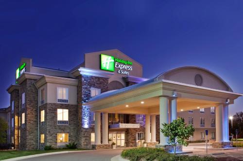 Фотография гостиницы Holiday Inn Express & Suites East Wichita I-35 Andover, an IHG Hotel