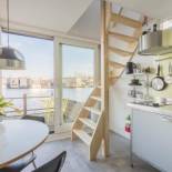 Фотография мини отеля Houseboat studio with canalview and free bikes