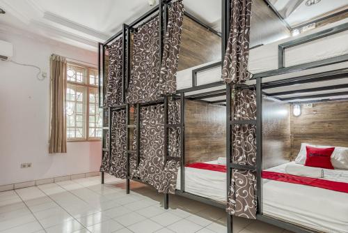 Фотография хостела RedDoorz Hostel @ Feliz Noche Cengkareng