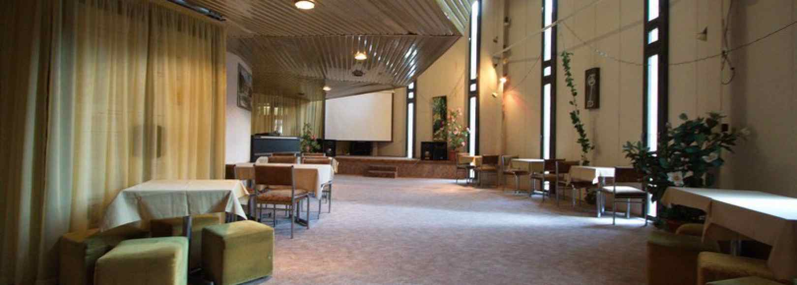 Фотография конференц-зала Курпаты