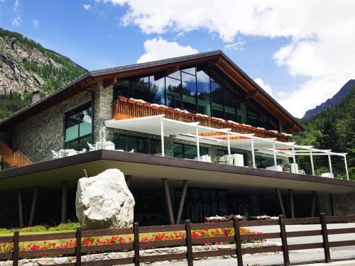 Фотография гостиницы Grand Hotel Courmayeur Mont Blanc