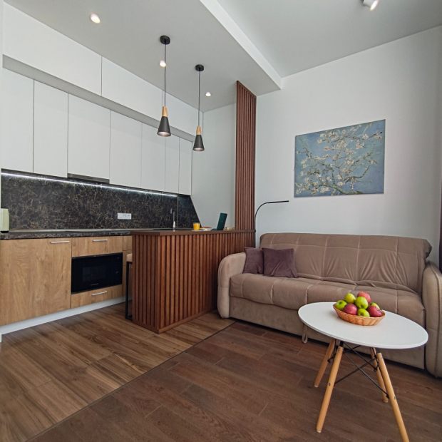 Фотографии квартиры 
            Апартаменты студия в окружении леса. Жить в Горах.