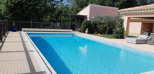 Фотография гостевого дома T2 Au coeur des chênes 1831 route de Mazaugues