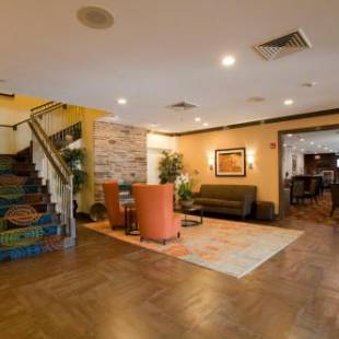 Фотографии гостиницы 
            Holiday Inn Express Hotel & Suites Chicago-Deerfield/Lincolnshire, an IHG Hotel