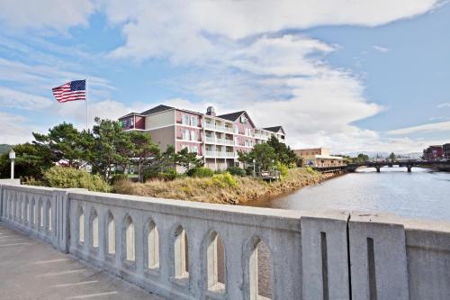 Фотография гостиницы Holiday Inn Express Hotel & Suites Seaside Convention Center, an IHG Hotel