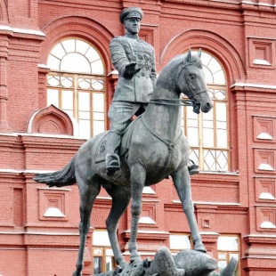 Фотография Памятник маршалу Георгию Жукову