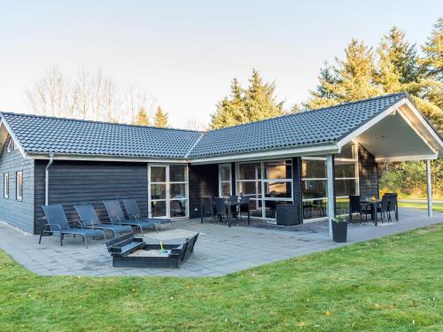 Фотография гостевого дома Holiday home Blåvand CLXXXIII