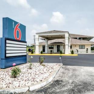 Фотографии гостиницы 
            Motel 6-Berea, KY