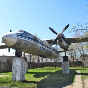 Фотография памятника Памятник Самолёт Ан-24Б