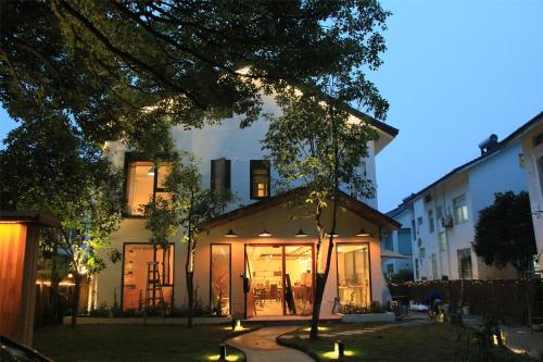 Фотография Коттеджа Hangzhou Juanxishan Lingyin Holiday Villa