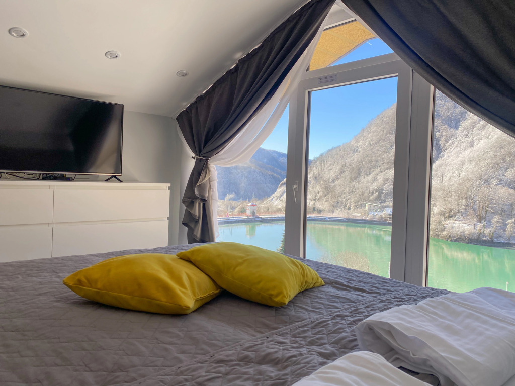 Фотография квартиры Студия с панорамным видом на озеро и горы