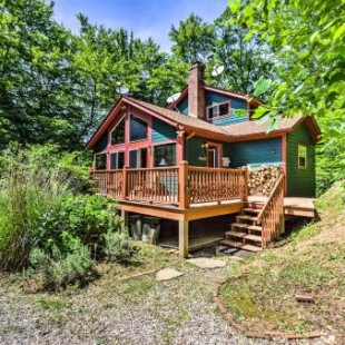 Фотография гостевого дома Bryson City Cabin with Deck, Grill and Fire Pit!