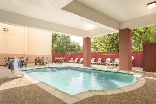 Фотография гостиницы Country Inn & Suites By Radisson, Houston IAH Airport-JFK Boulevard