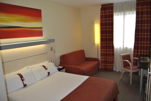 Фотография гостиницы Holiday Inn Express Pamplona, an IHG Hotel