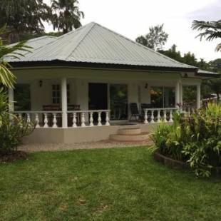 Фотографии гостевого дома 
            Skyblue Guesthouse - Self Catering