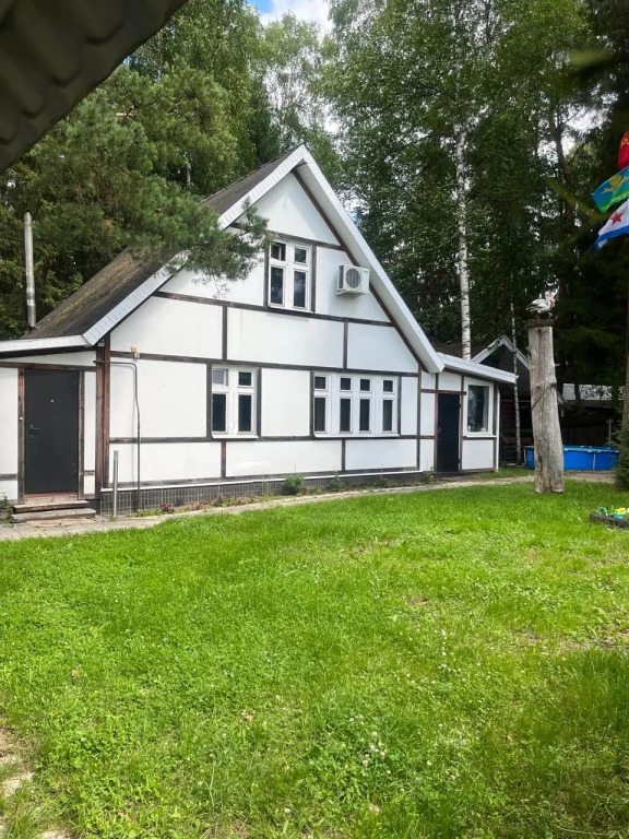 Фотография Коттеджа Частный дом Уютный дом в сосновом лесу