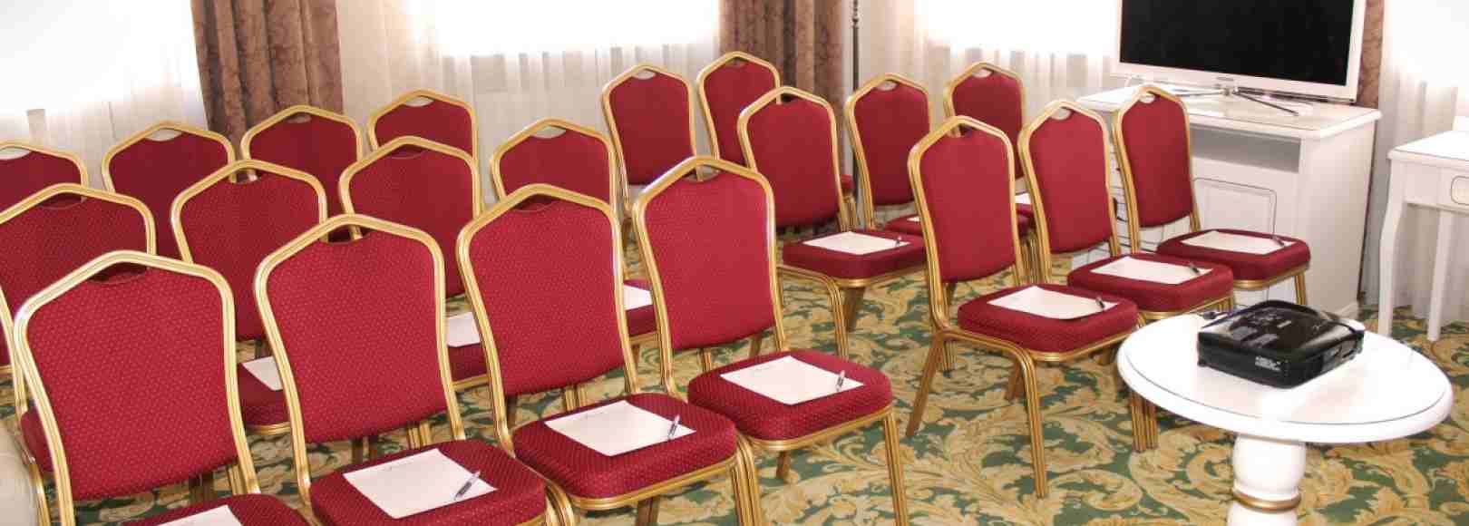 Фотография комнаты для переговоров Атташе