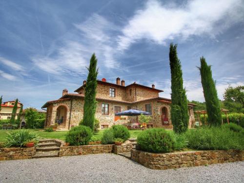 Фотография гостевого дома Spacious Cottage in Lucignano with Garden