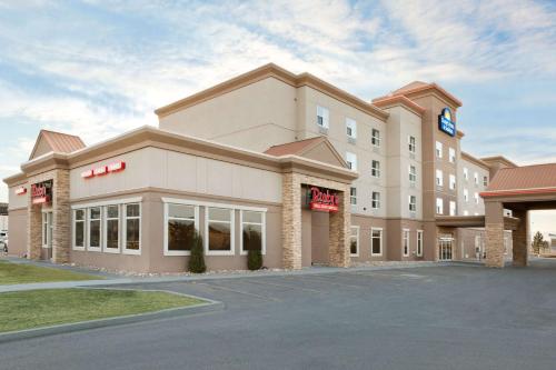 Фотография гостиницы Days Inn & Suites by Wyndham Edmonton Airport