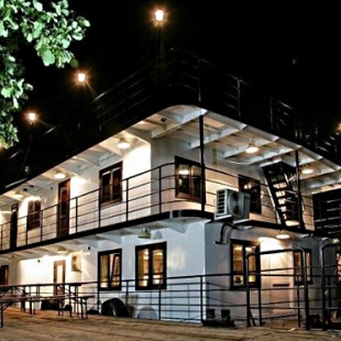 Фотография банкетного зала Дебаркадер базы отдыха Мастер