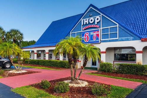 Фотография гостиницы Studio 6-Vero Beach, FL