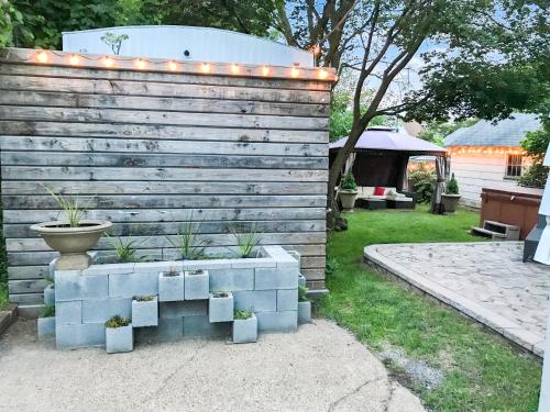 Фотография гостевого дома Co-ed Dorm with Fantastic Patio!