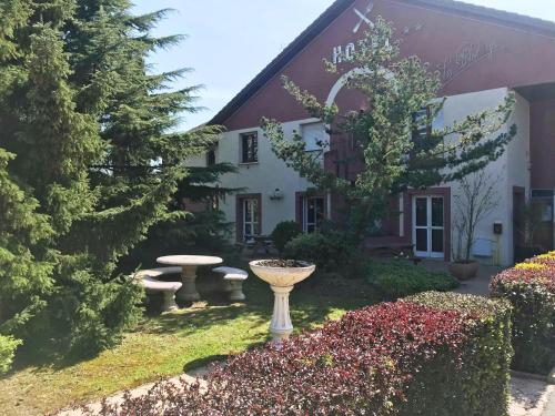 Фотография гостиницы Hôtel Restaurant le Privilège - authentic by balladins