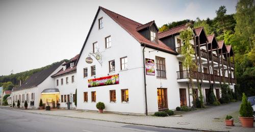 Фотография гостиницы Land-gut-Hotel Forsthof