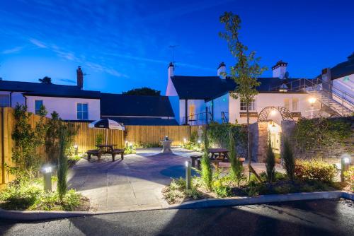 Фотографии мини отеля
Three Salmons Hotel