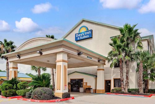Фотография гостиницы Days Inn & Suites by Wyndham Houston North/Aldine