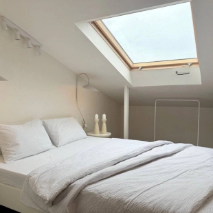 Фотография квартиры Квартира Sky13 — уютная студия с дизайнерским интерьером и мансардными окнами на 13 этаже