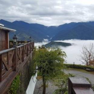 Фотографии мини отеля
Yosemite Park B&B