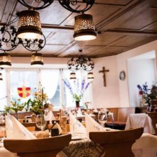 Фотографии гостиницы 
            Gasthaus-Pension Zum Kreuz