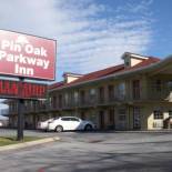 Фотография гостиницы Pin Oak Parkway Inn