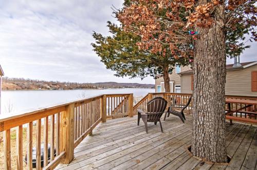 Фотография гостевого дома Cozy Camdenton Cottage with Deck and Boat Dock Access!