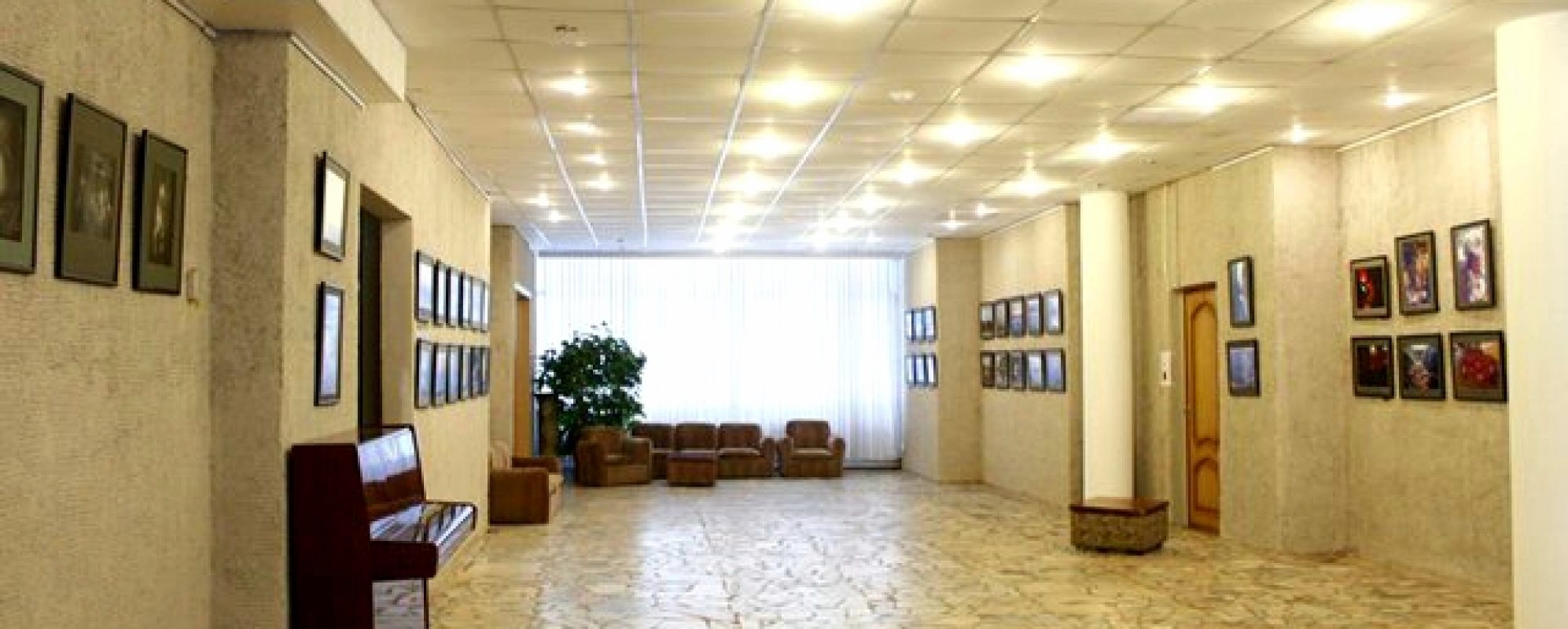 Фотографии фойе Холл Дома ученых