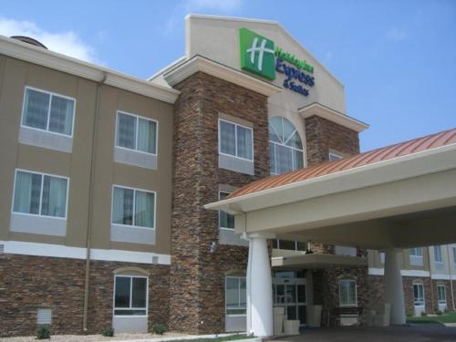 Фотография гостиницы Holiday Inn Express Northwest Maize, an IHG Hotel