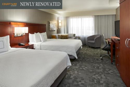 Фотография гостиницы Courtyard by Marriott Kingston Highway 401