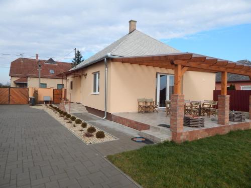 Фотографии гостевого дома 
            Halvány Vendégház