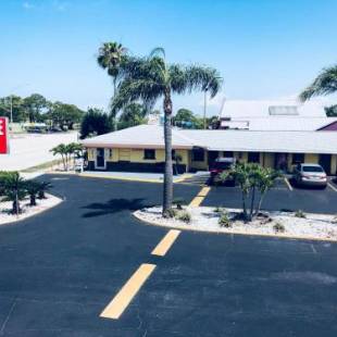 Фотографии мотеля 
            Deluxe Inn - Sarasota