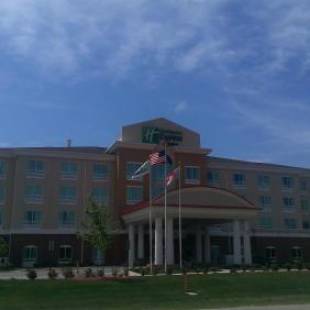 Фотографии гостиницы 
            Holiday Inn Express & Suites - Smithfield/Selma, an IHG Hotel