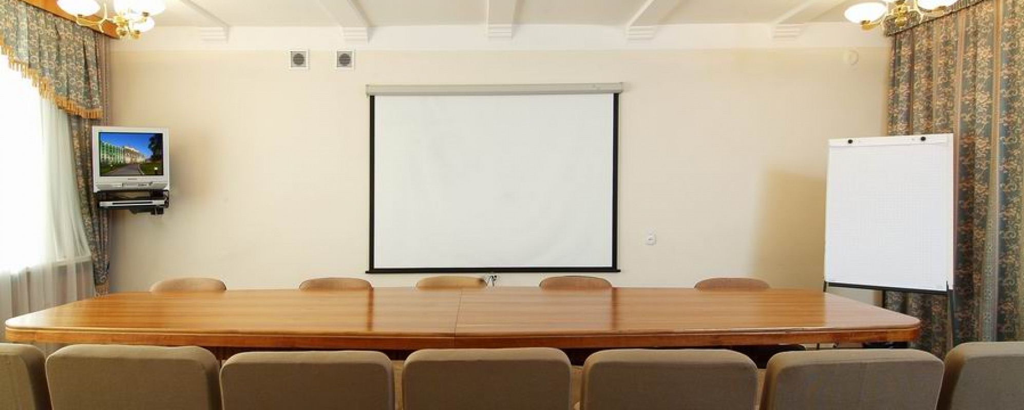 Фотографии комнаты для переговоров Платан