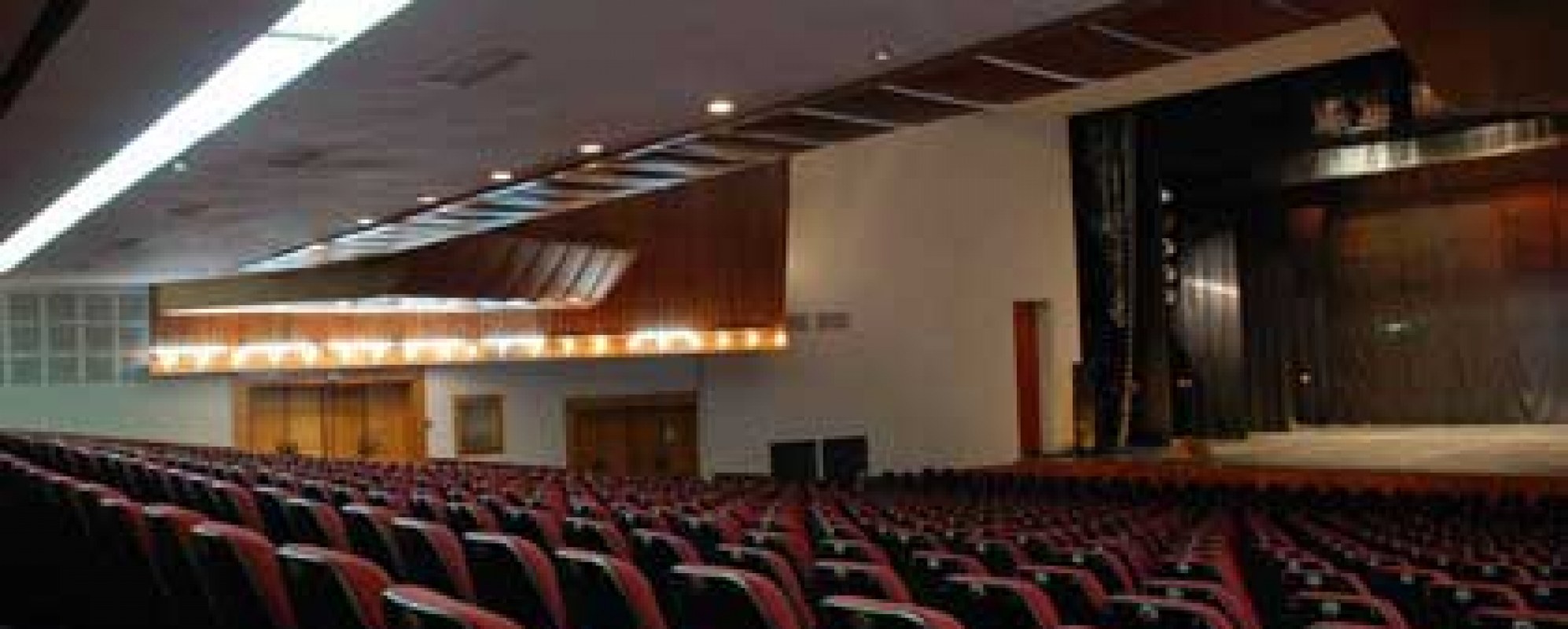 Фотографии конференц-зала Зрительный зал Концертно-выставочного центра Губернский