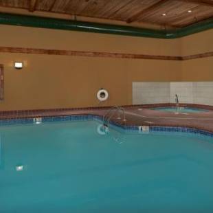 Фотографии гостиницы
Holiday Inn Express Hotel & Suites Anniston/Oxford, an IHG Hotel