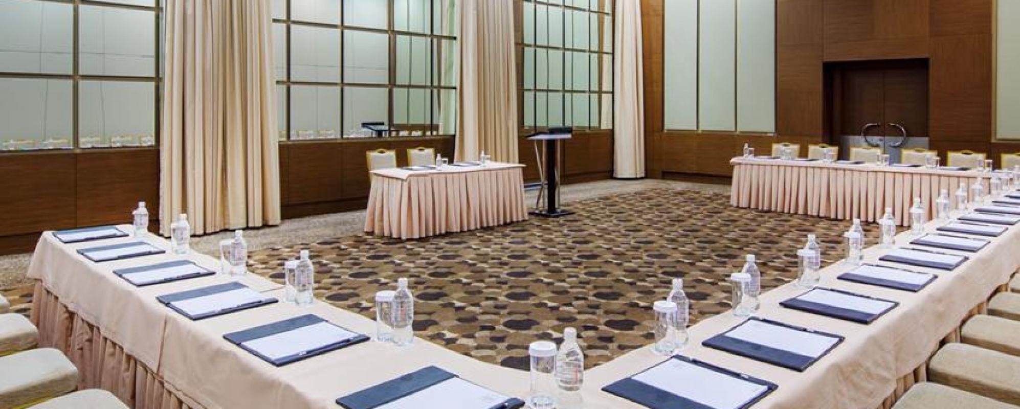 Фотографии конференц-зала Версаль. Зал A