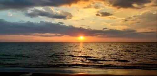 Фотография гостиницы Bella's Beach Resort (A)