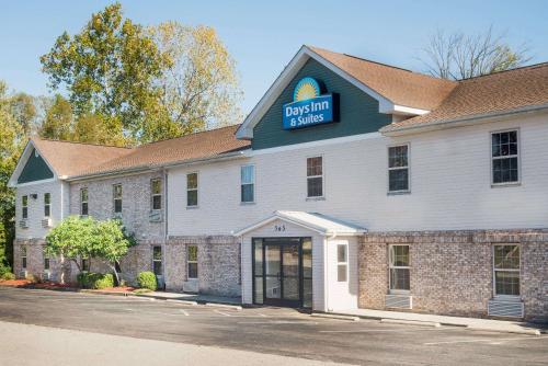 Фотография гостиницы Days Inn & Suites by Wyndham Sellersburg